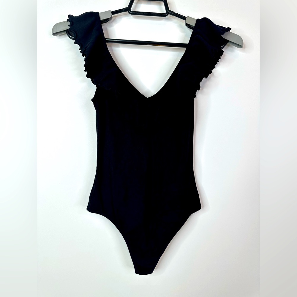 Aritizia Wilfred Top Body Suit Women's Small Ruffle Low Back Ribbed Black
